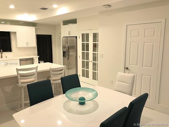 4th image of 1630 SW 28th St #0