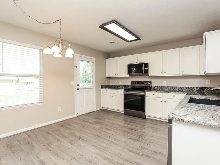 2867 Park Knoll Dr — Photo 5