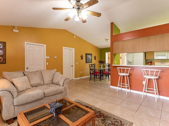 5th image of 2591 Hillview Cir