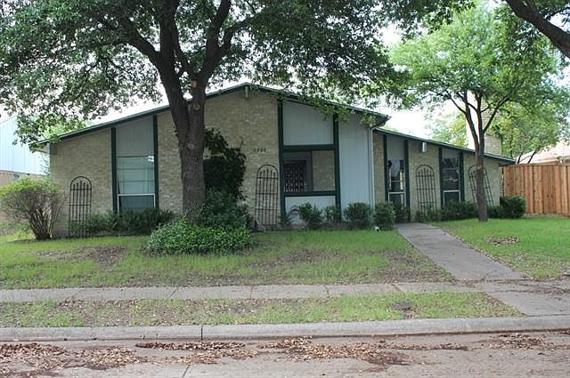 1st image of 2709 Pinewood Dr