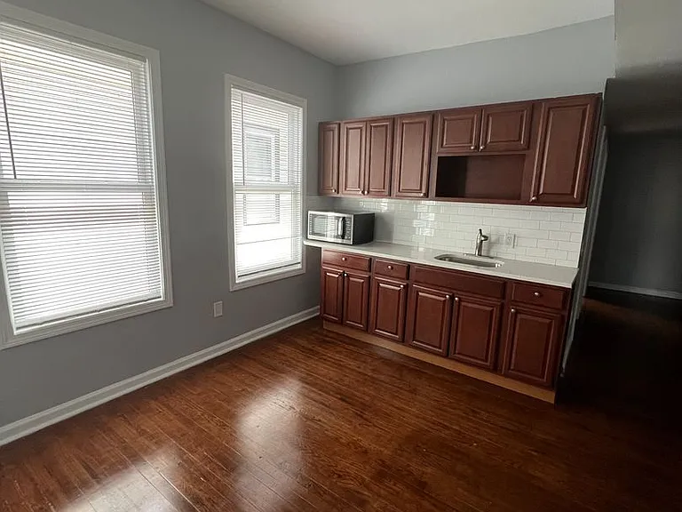 302-304 Howard Ave — Photo 14