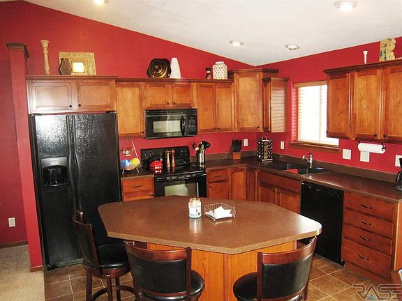 2nd image of 609 Eagle Ave
