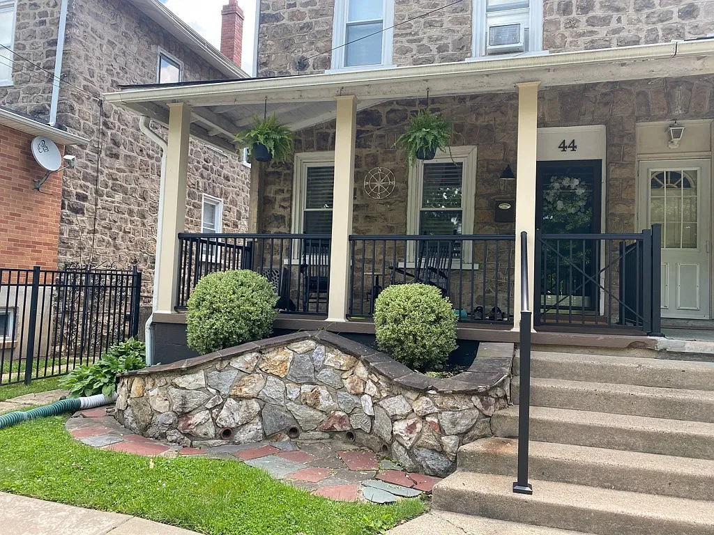 Charming 3-Bedroom Twin Family Home in Ambler — Photo 1
