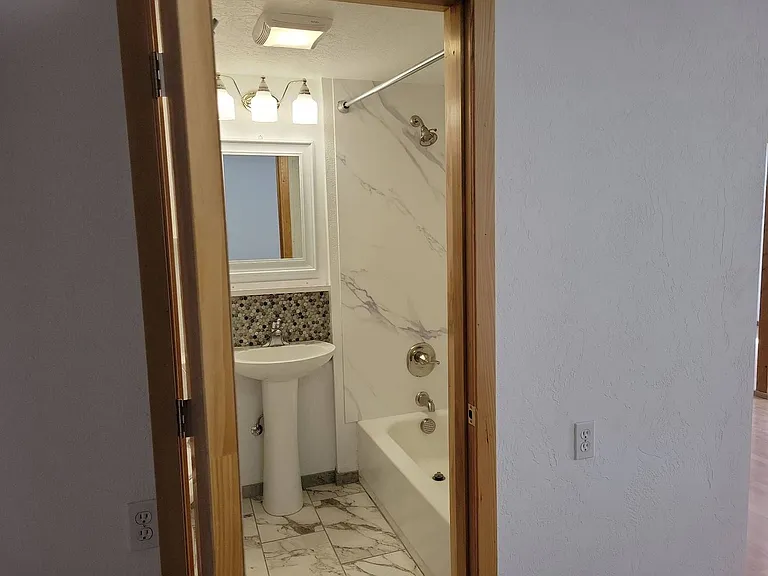 225 E C St — Photo 8