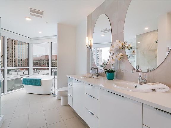 5th image of 1151 Sunset Dr #301
