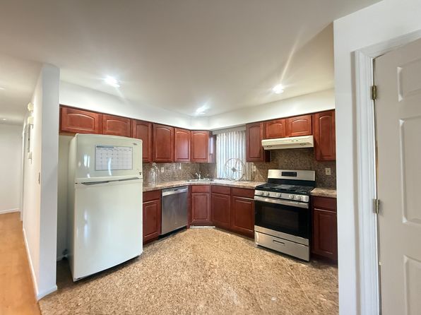 1525 Utopia Pkwy #1