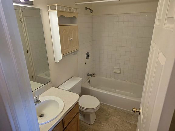 3rd image of 387 N Peach St