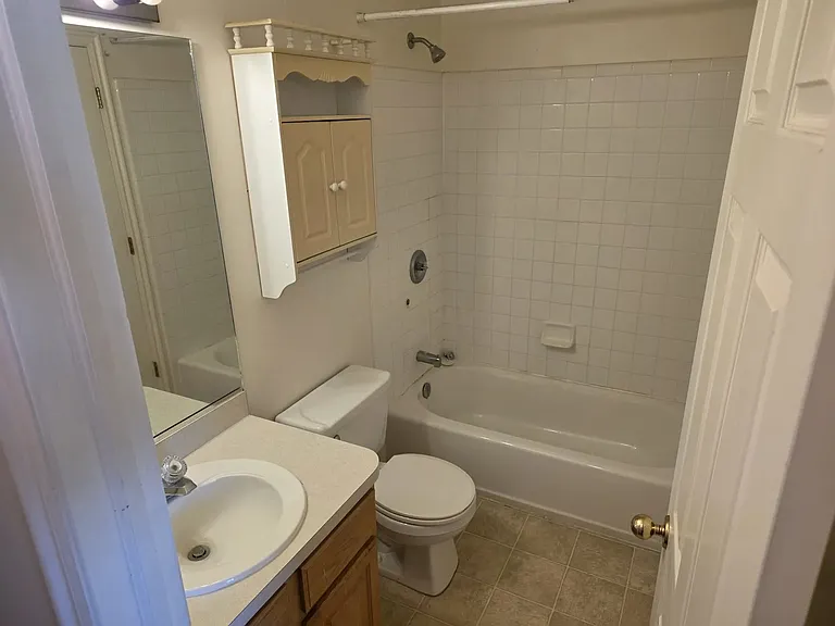 387 N Peach St — Photo 3