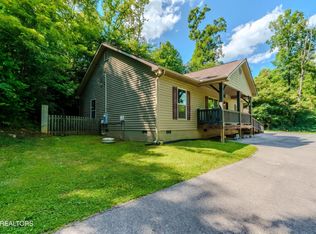 416 Forrest Springs Dr, Gatlinburg, TN 37738