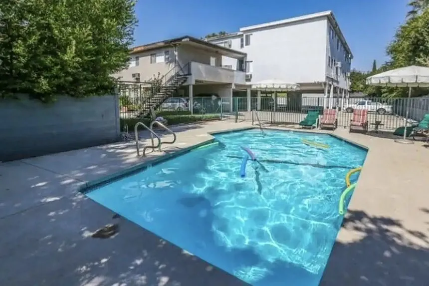 2 bed, $2,750 — Photo 3