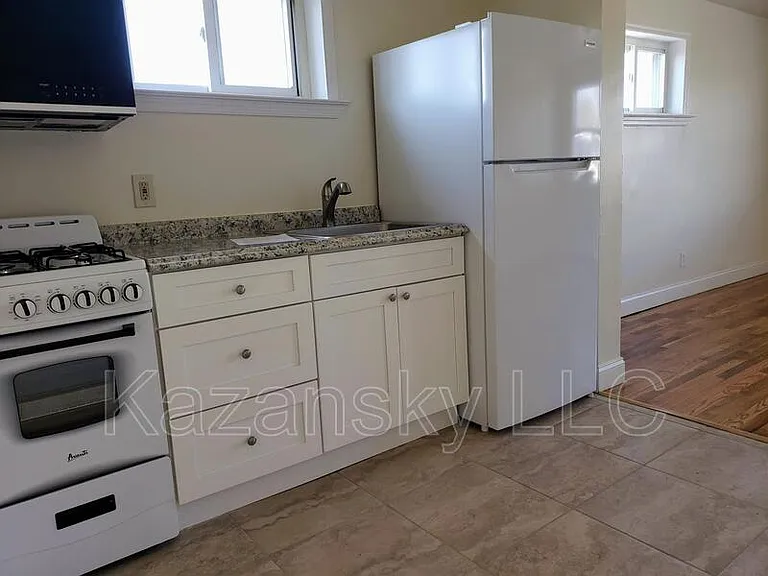 1862 Pratt St #B — Photo 16