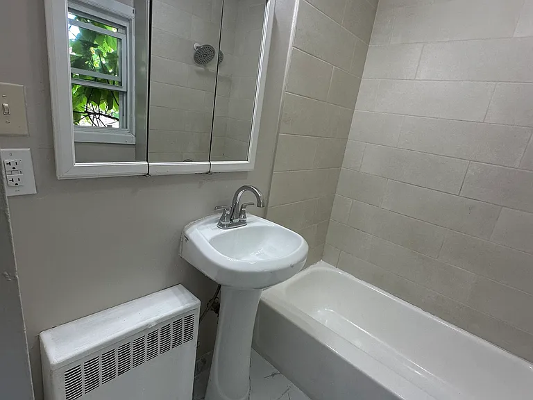 144 N 8th St #1 — Photo 6
