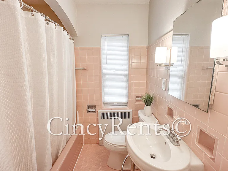 1118 Delta Ave #2 — Photo 12