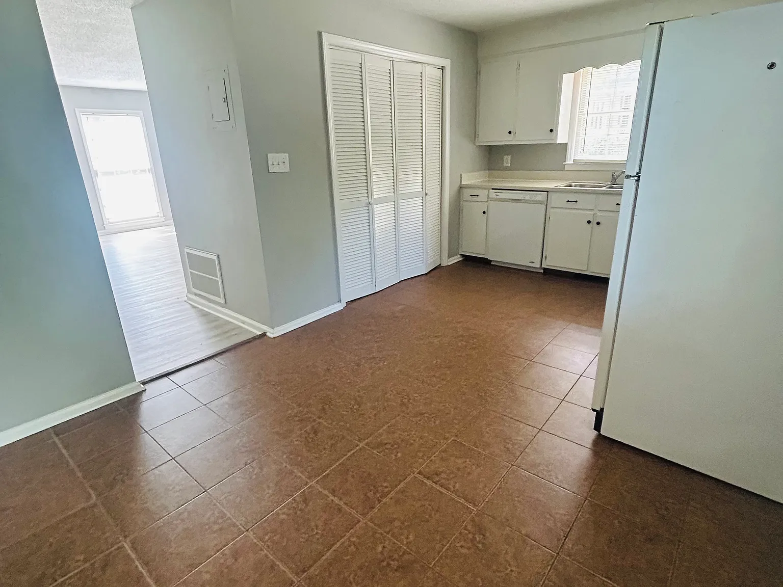 2 bed, 1.5 bath, 1080 sqft, $1,500 — Photo 3