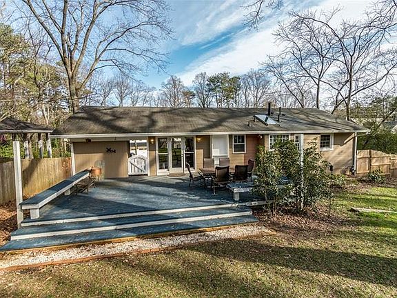 3rd image of 2908 Parkridge Dr