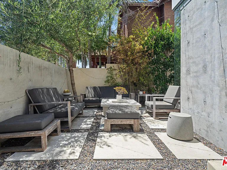 1217 Cabrillo Ave — Photo 4