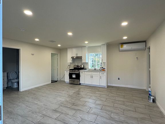 5th image of 894 E Avenida De Los Arboles
