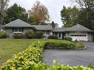247 Buckram Rd, Locust Valley, NY 11560
