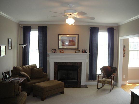 3rd image of 121 Lakewalk Dr