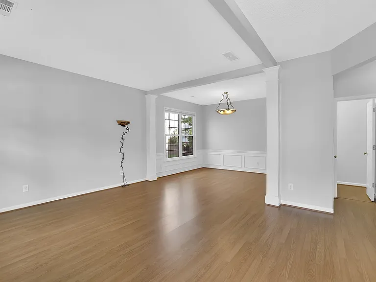 440 Chippenham Ct — Photo 3