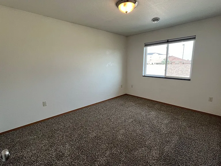 505 16th Ave NE #6 — Photo 11