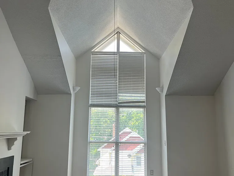 1107 W McGee St — Photo 28