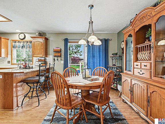 2nd image of 802 Cedar View Cir