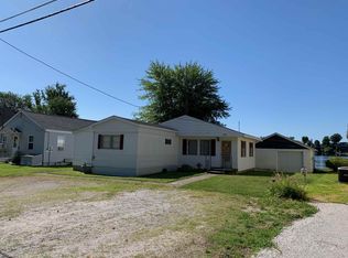 12046 W Pirates Roost Rd, Monticello, IN 47960