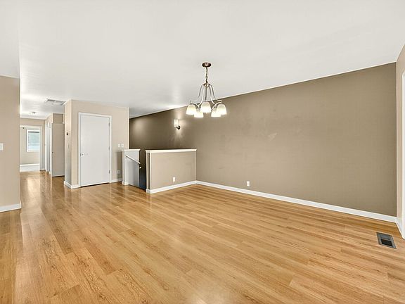 3rd image of 317 Eastwood Dr