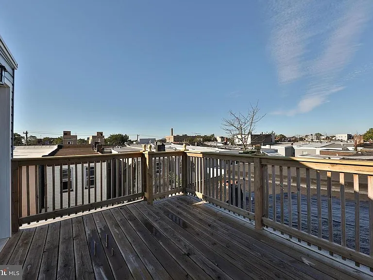 2044 Mountain St — Photo 12