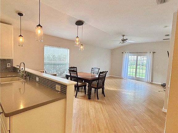 3rd image of 9630 Mendocino Dr