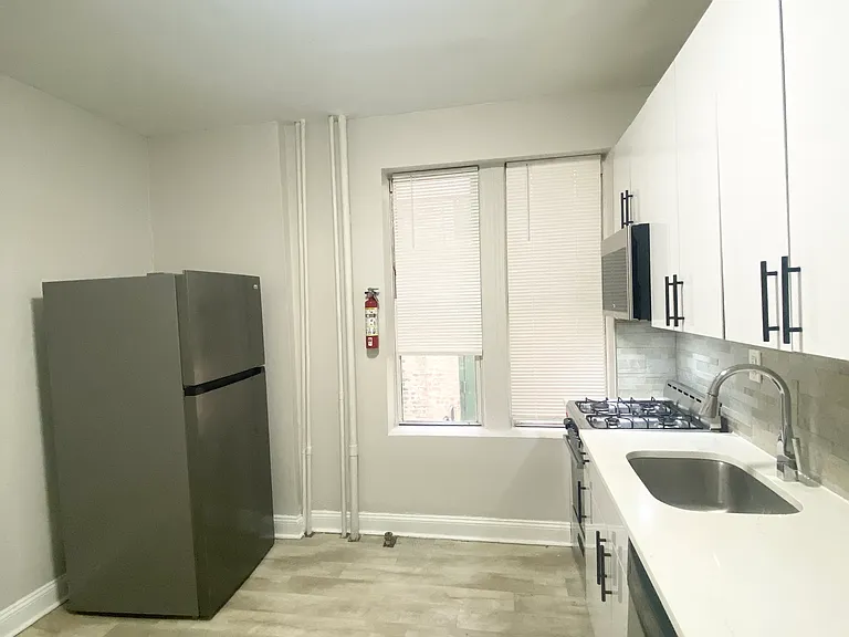 5712 Hudson Ave #U2 — Photo 1