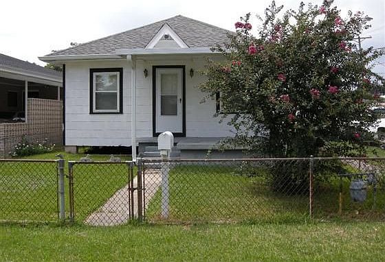 1st image of 800 Avenue E