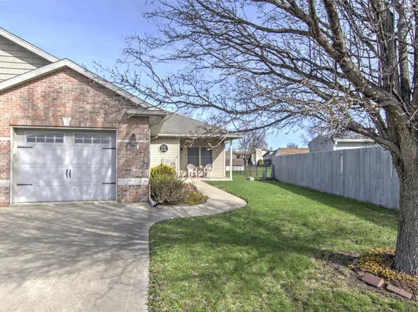 1354 Kays Ct, Mount Zion, IL 62549