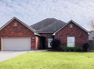 324 Oak Hill Ln, Youngsville, LA 70592