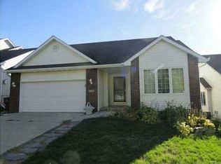 3226 Village Run Dr, Des Moines, IA 50317