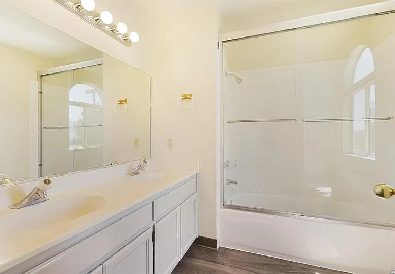 7 Meridian Cir — Photo 25