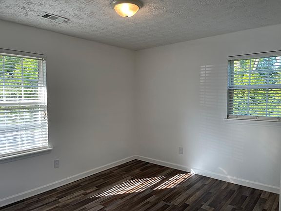 3rd image of 252 Shallowford Dr