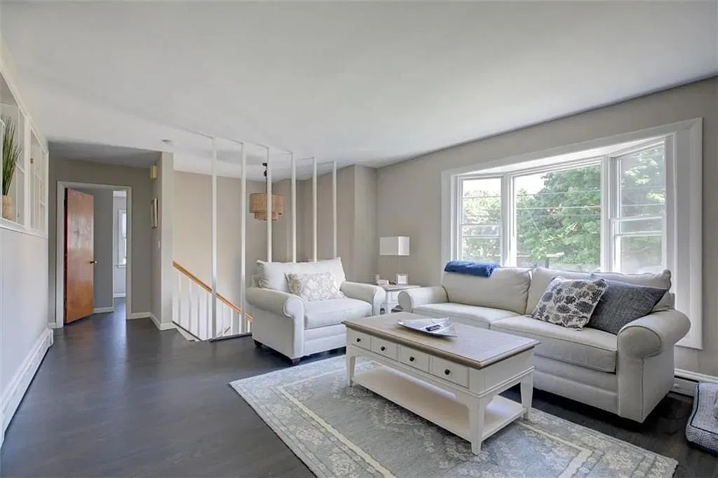 4 bed, 3.0 bath, 2388 sqft, $3,950 — Photo 3