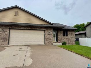 1702 E 57th St, Sioux Falls, SD 57108