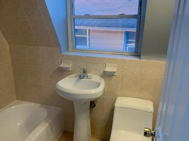 228-230 N 11th St #3 — Photo 9