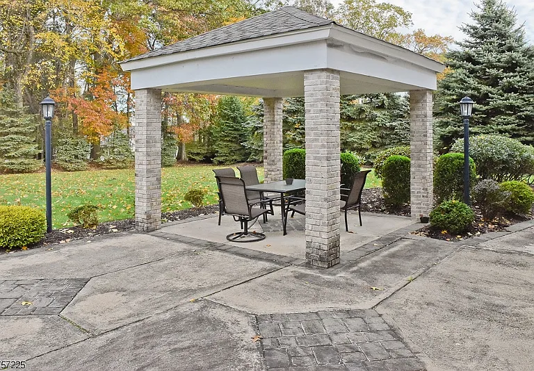 4 Cedar Gate Rd — Photo 23