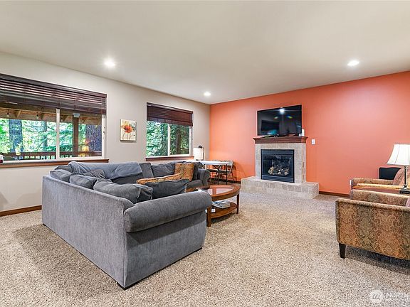 4th image of 9 Jasper Ridge Lane