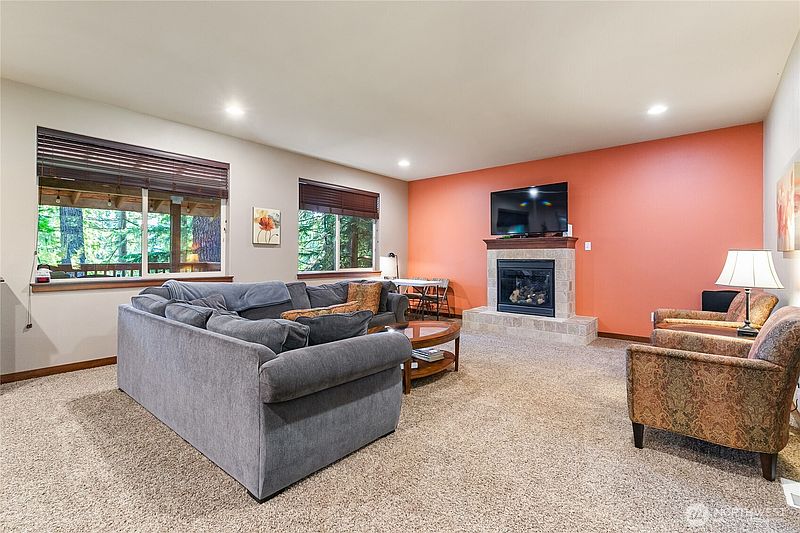 4th image of 9 Jasper Ridge Lane