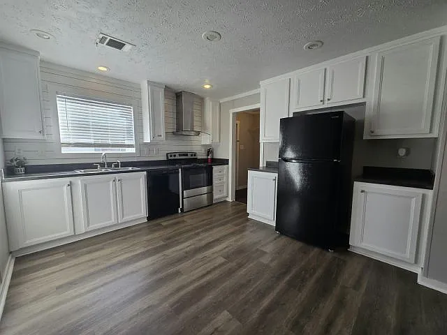 3 bed, 2.0 bath, 1120 sqft, $1,990 — Photo 3