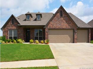12051 E 69th St N, Owasso, OK 74055
