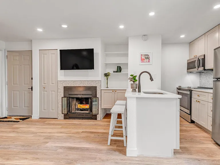 910 Portland Pl #13 — Photo 8