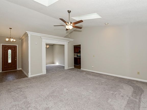 3rd image of 100 Timberlane Dr