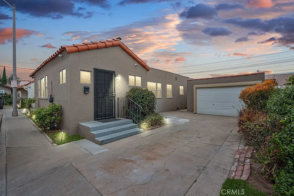2 bed, 946 sqft, $3,500 — Photo 1