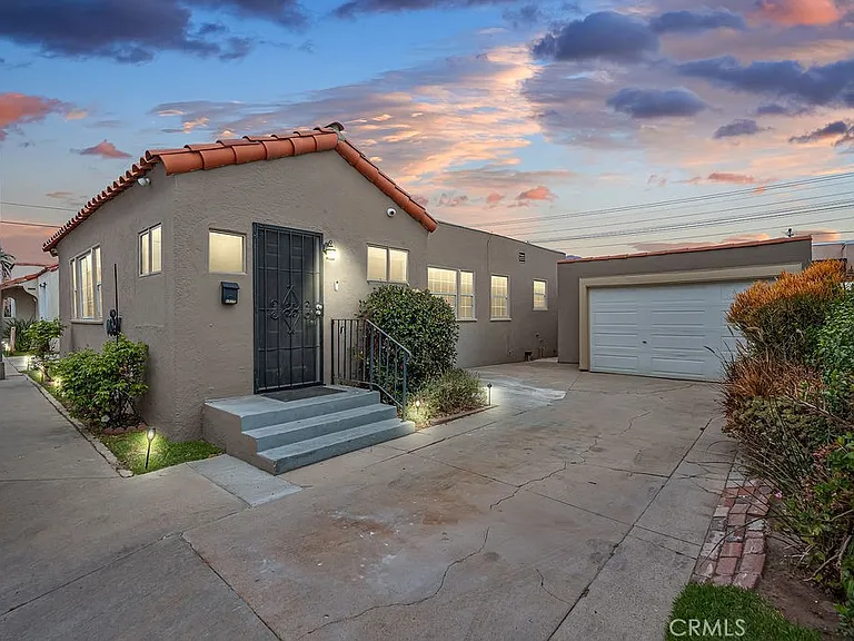 1515 E Walnut Way — Photo 1